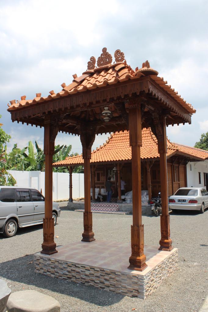 Carved Pendopo installation