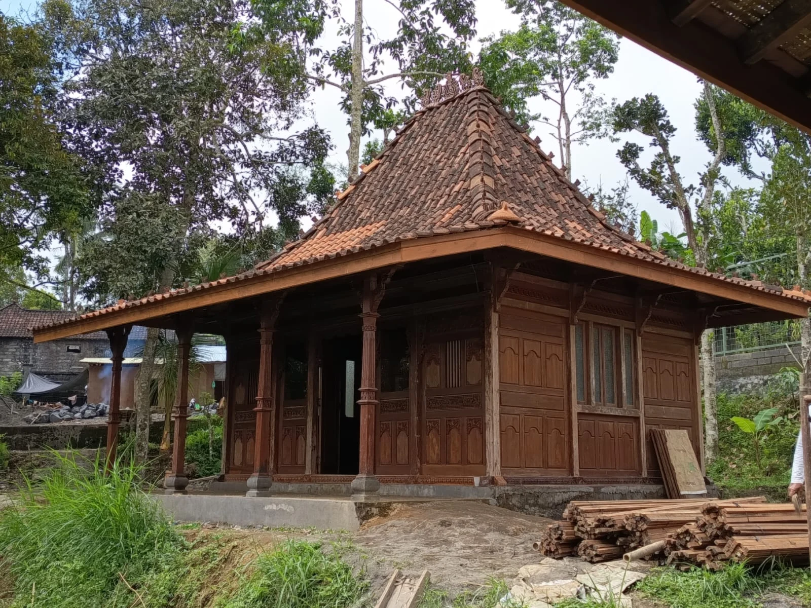 Exterior roof stage in the Tanarupa portfolio