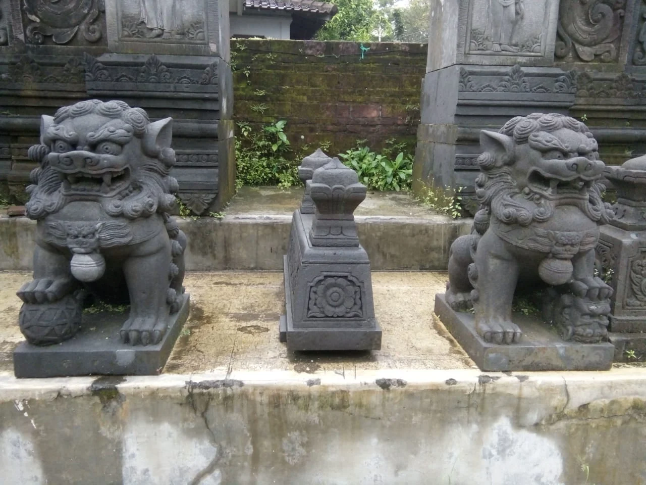 Stone guardian pair and pedestal in the Tanarupa portfolio